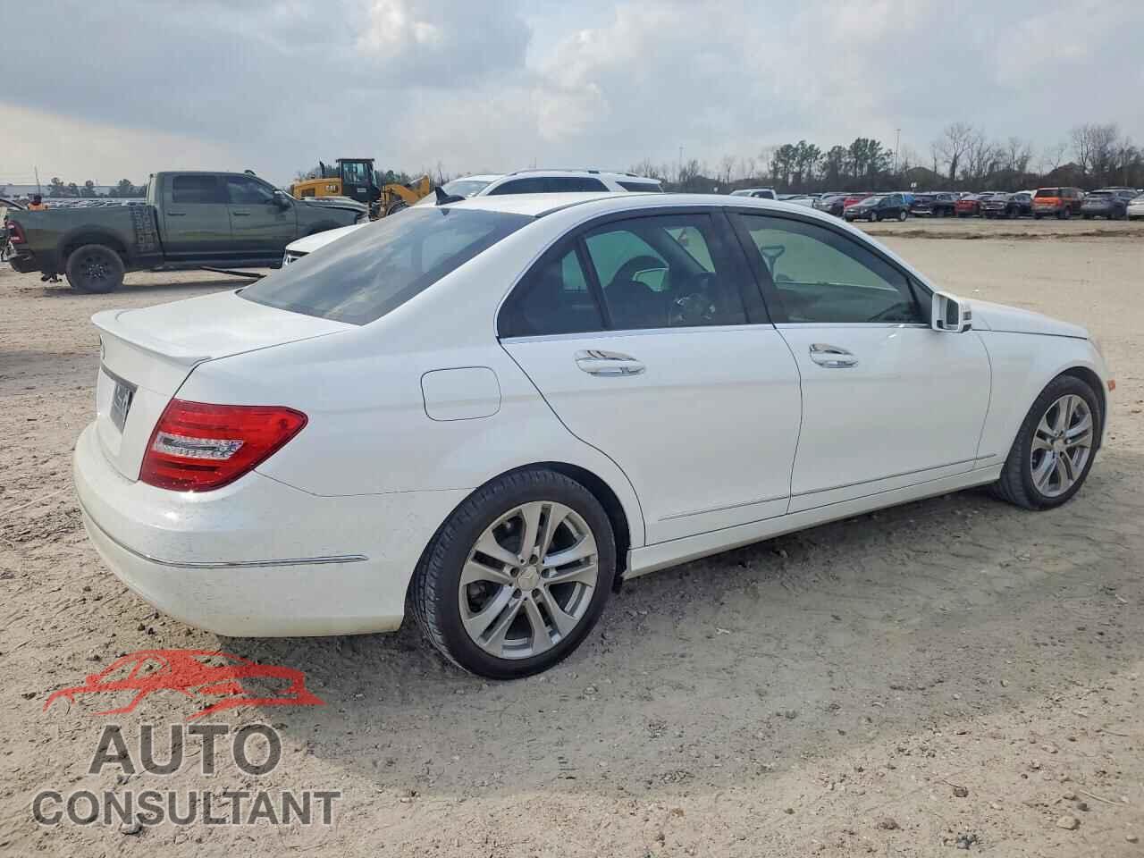 MERCEDES-BENZ C-CLASS 2013 - WDDGF4HB8DR301259