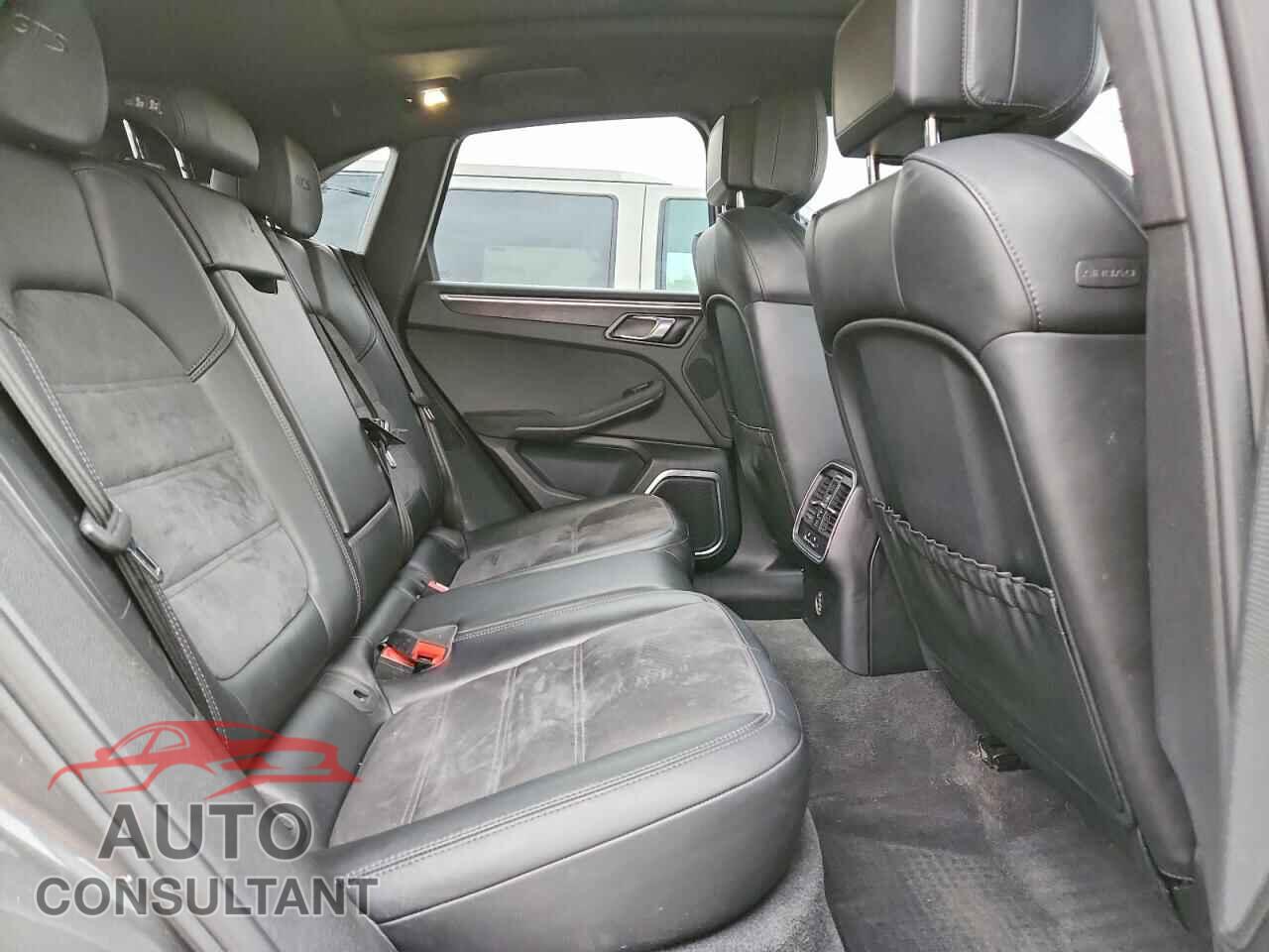 PORSCHE MACAN 2018 - WP1AG2A53JLB60491
