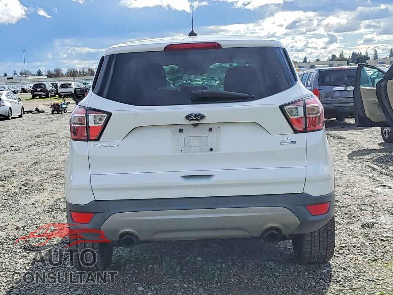 FORD ESCAPE 2017 - 1FMCU9GD7HUC28463