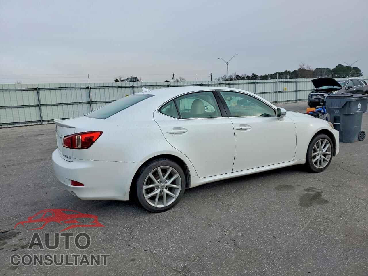 LEXUS IS 2011 - JTHCF5C26B5049052