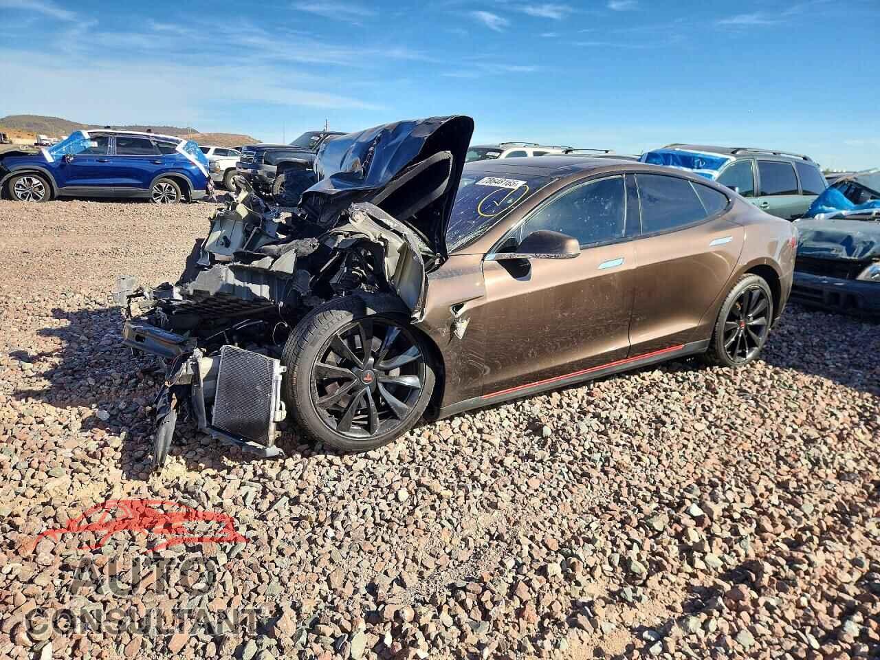 TESLA MODEL S 2013 - 5YJSA1CN6DFP12880