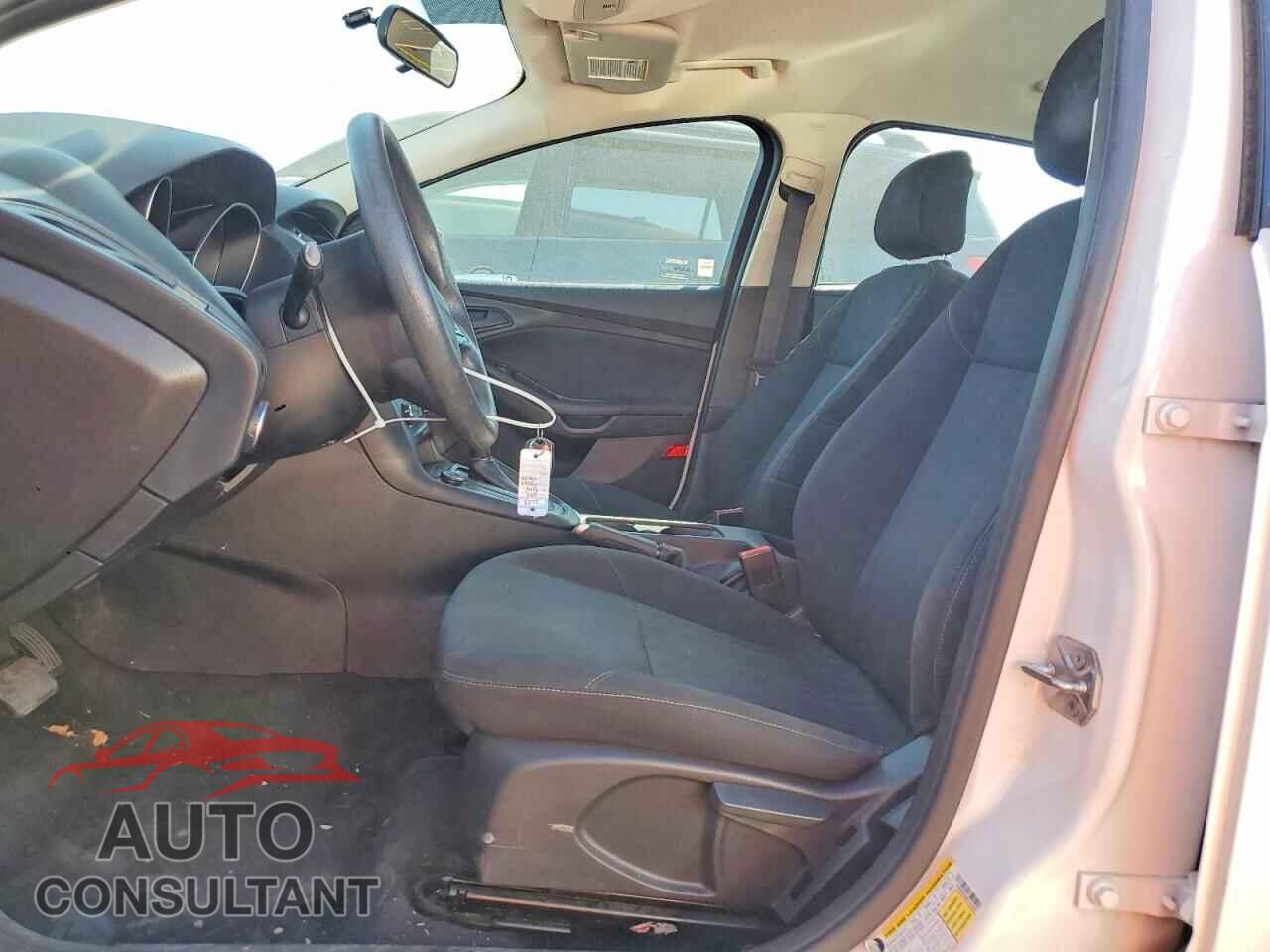 FORD FOCUS 2015 - 1FADP3E28FL315022