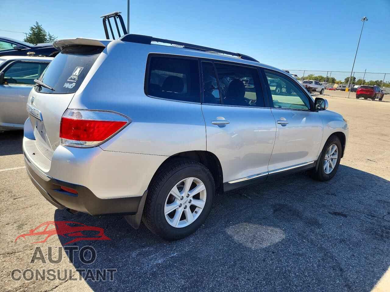 TOYOTA HIGHLANDER 2013 - 5TDBK3EH8DS200243