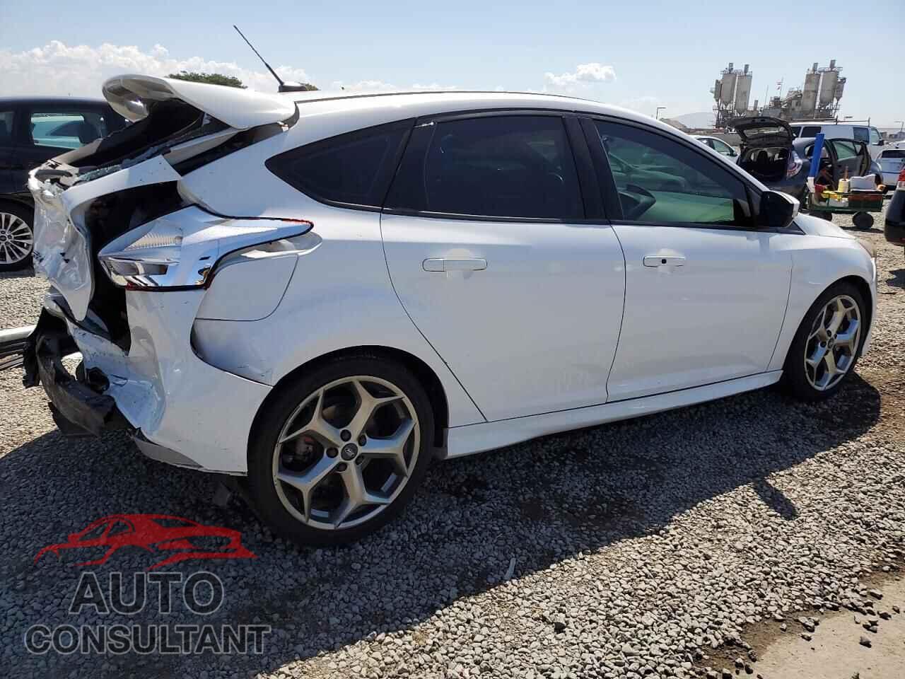 FORD FOCUS 2017 - 1FADP3L96HL245524