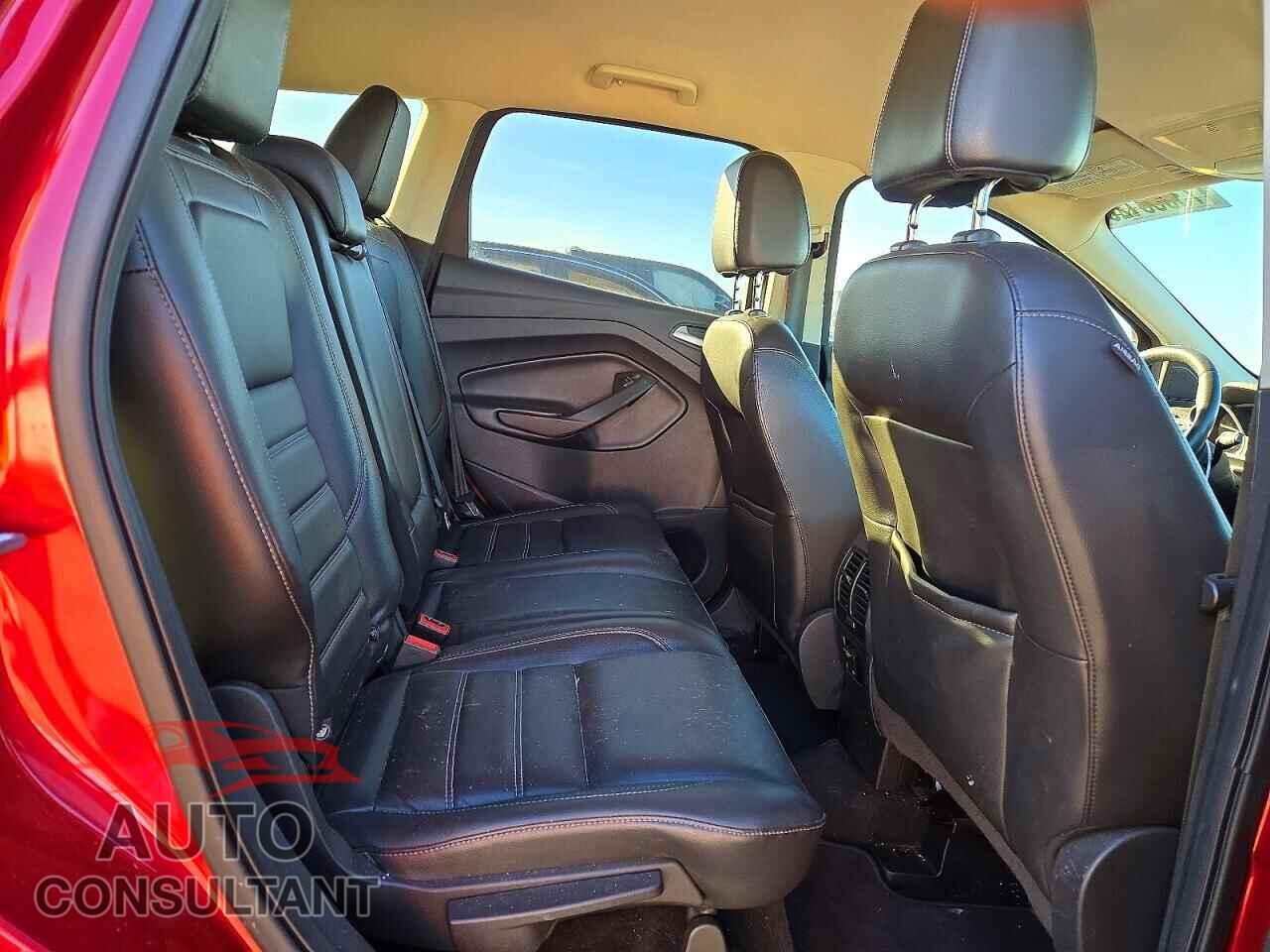 FORD ESCAPE 2017 - 1FMCU9G9XHUB35111