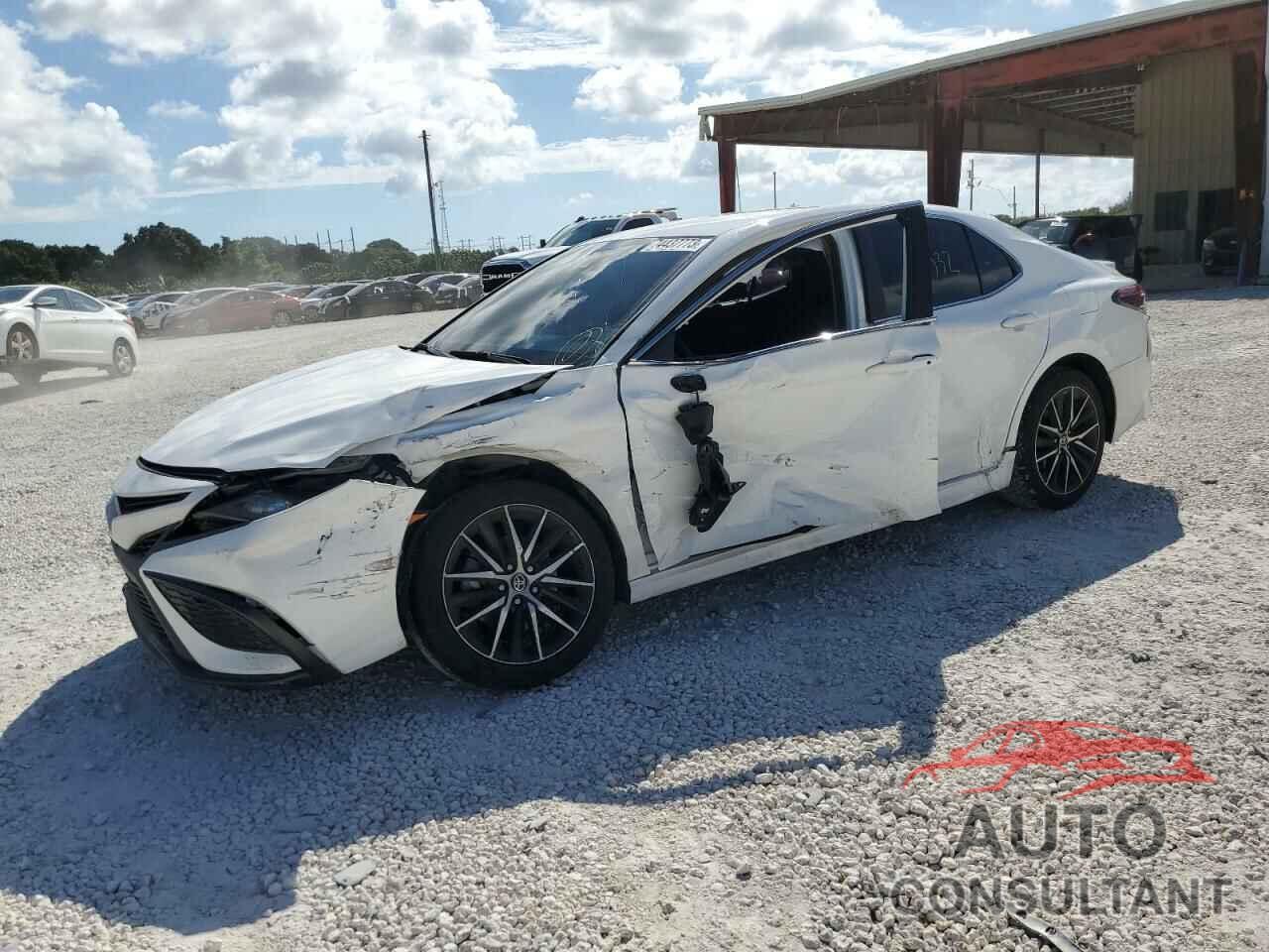 TOYOTA CAMRY 2021 - 4T1G11AK4MU488770
