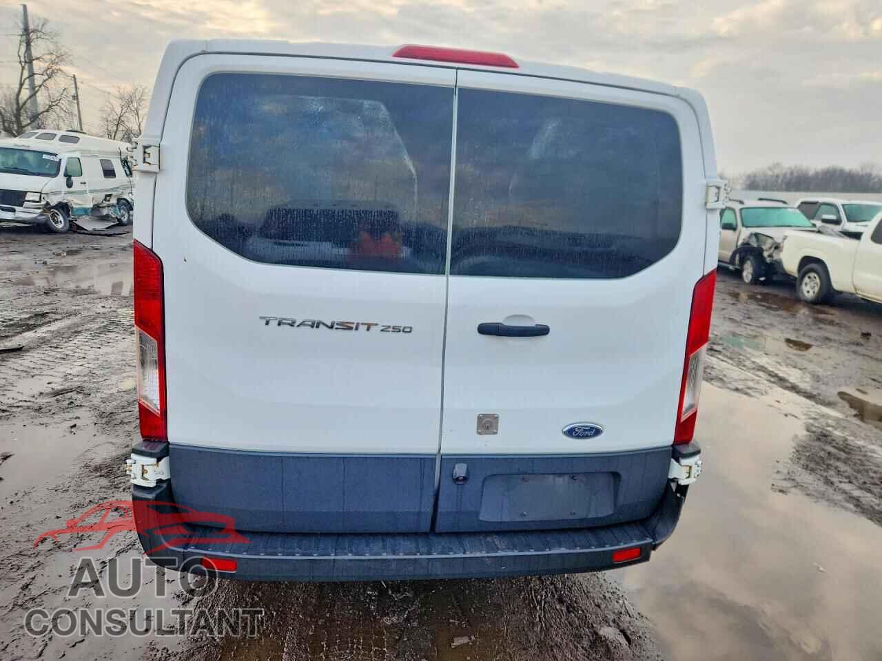 FORD TRANSIT 2017 - 1FTYR1ZM7HKB39627