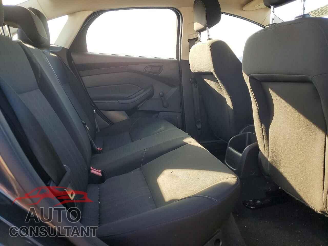 FORD FOCUS 2015 - 1FADP3E2XFL256345