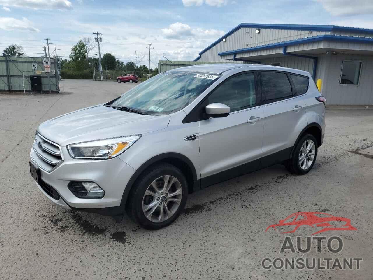 FORD ESCAPE 2017 - 1FMCU9GD0HUD25911