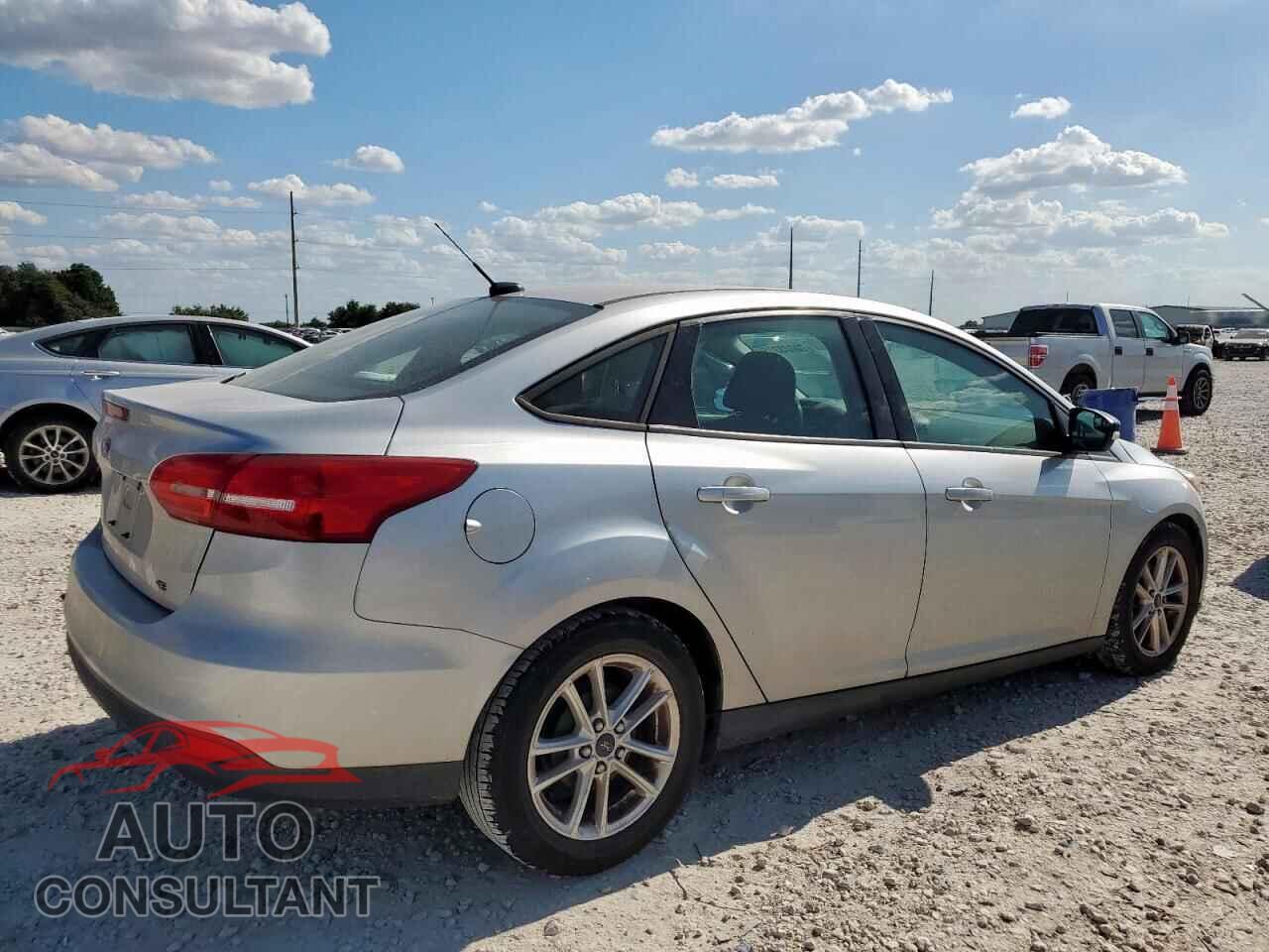 FORD FOCUS 2017 - 1FADP3F28HL285554
