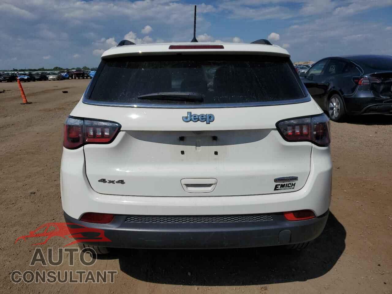 JEEP COMPASS 2018 - 3C4NJDBB2JT256010