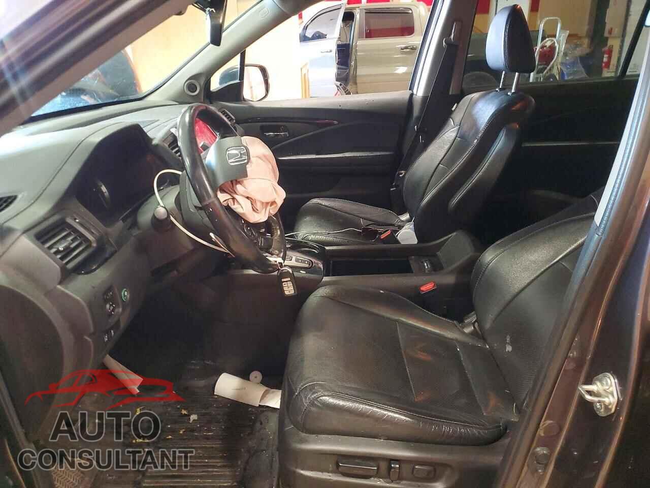 HONDA PILOT 2017 - 5FNYF6H00HB104705