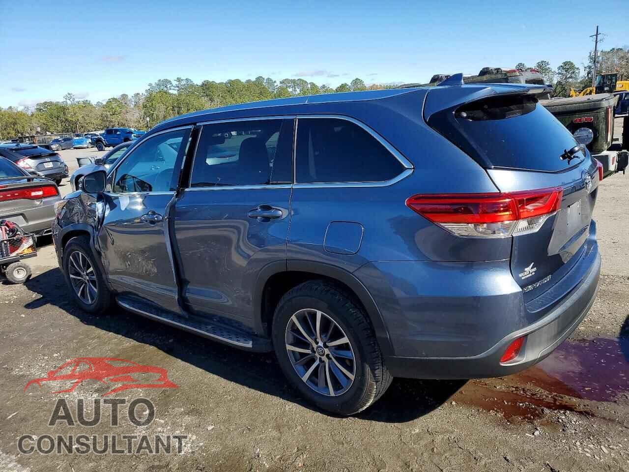 TOYOTA HIGHLANDER 2018 - 5TDKZRFH7JS260197