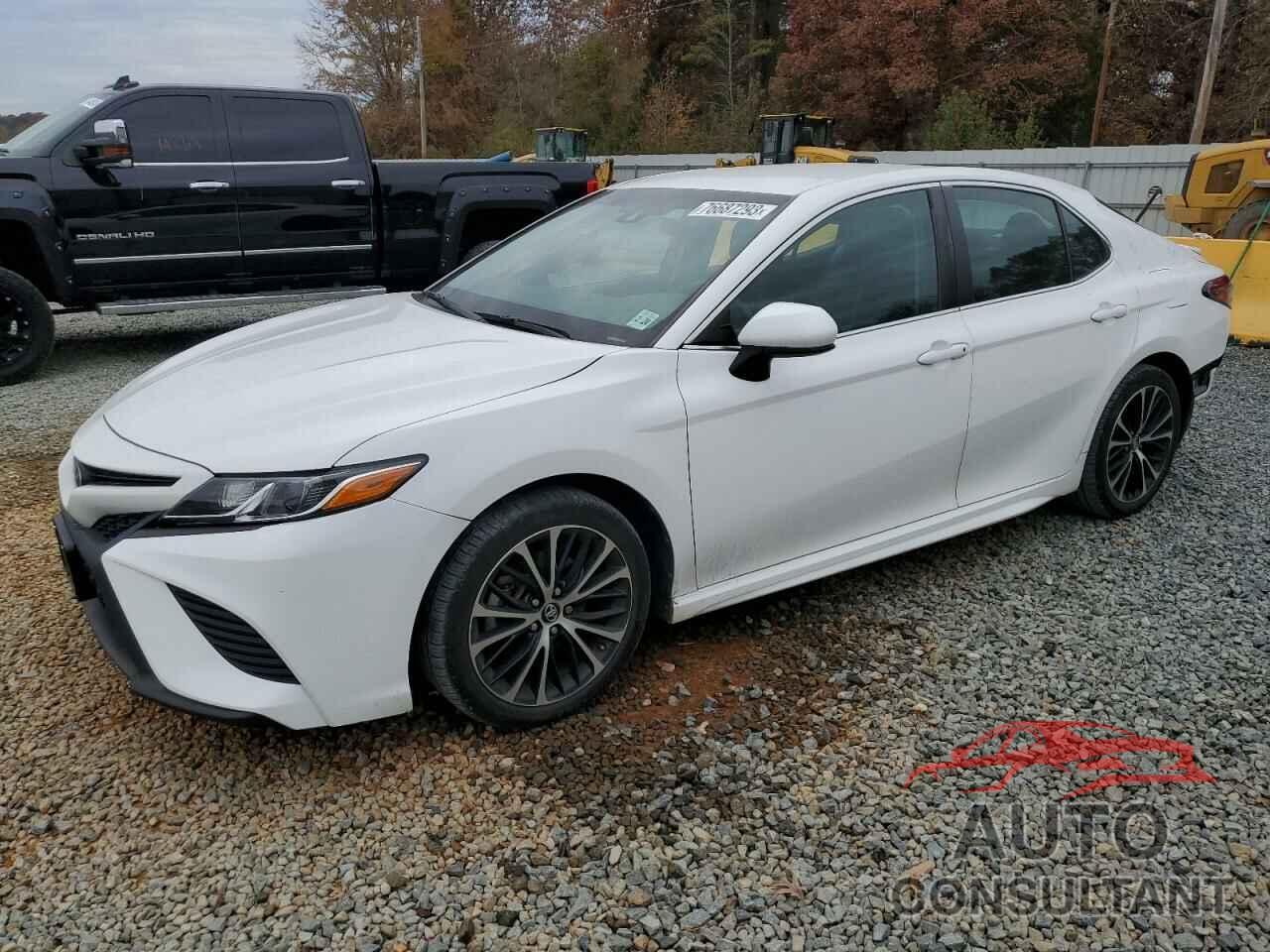 TOYOTA CAMRY 2018 - 4T1B11HK1JU144325