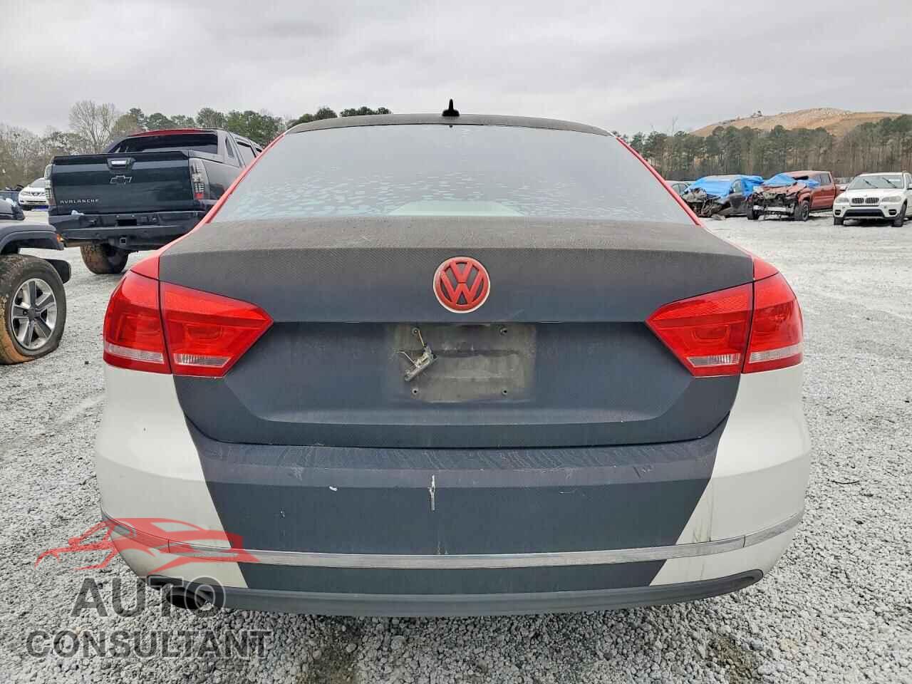 VOLKSWAGEN PASSAT 2012 - 1VWCP7A30CC028200