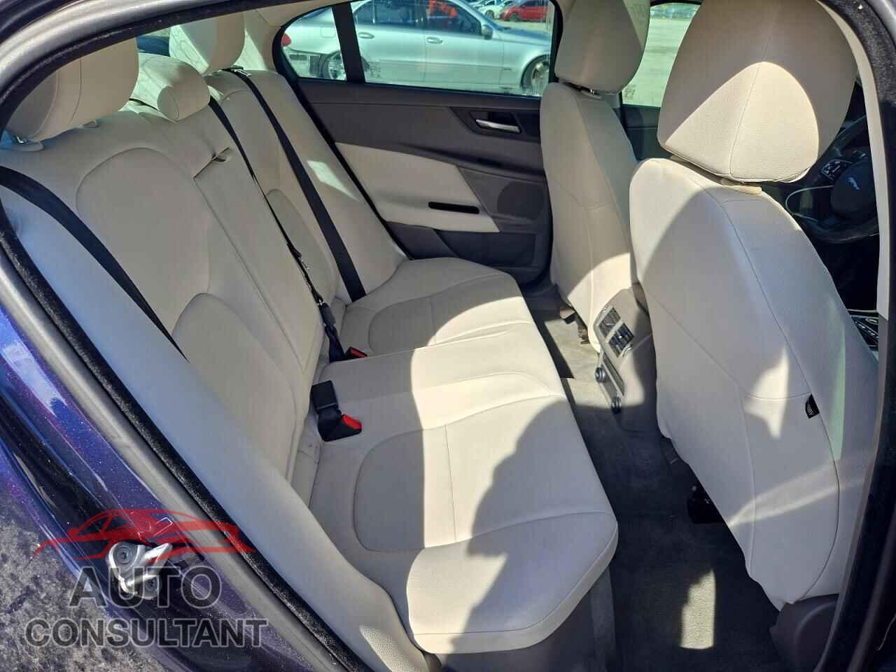 JAGUAR XE 2017 - SAJAR4BG5HA949238