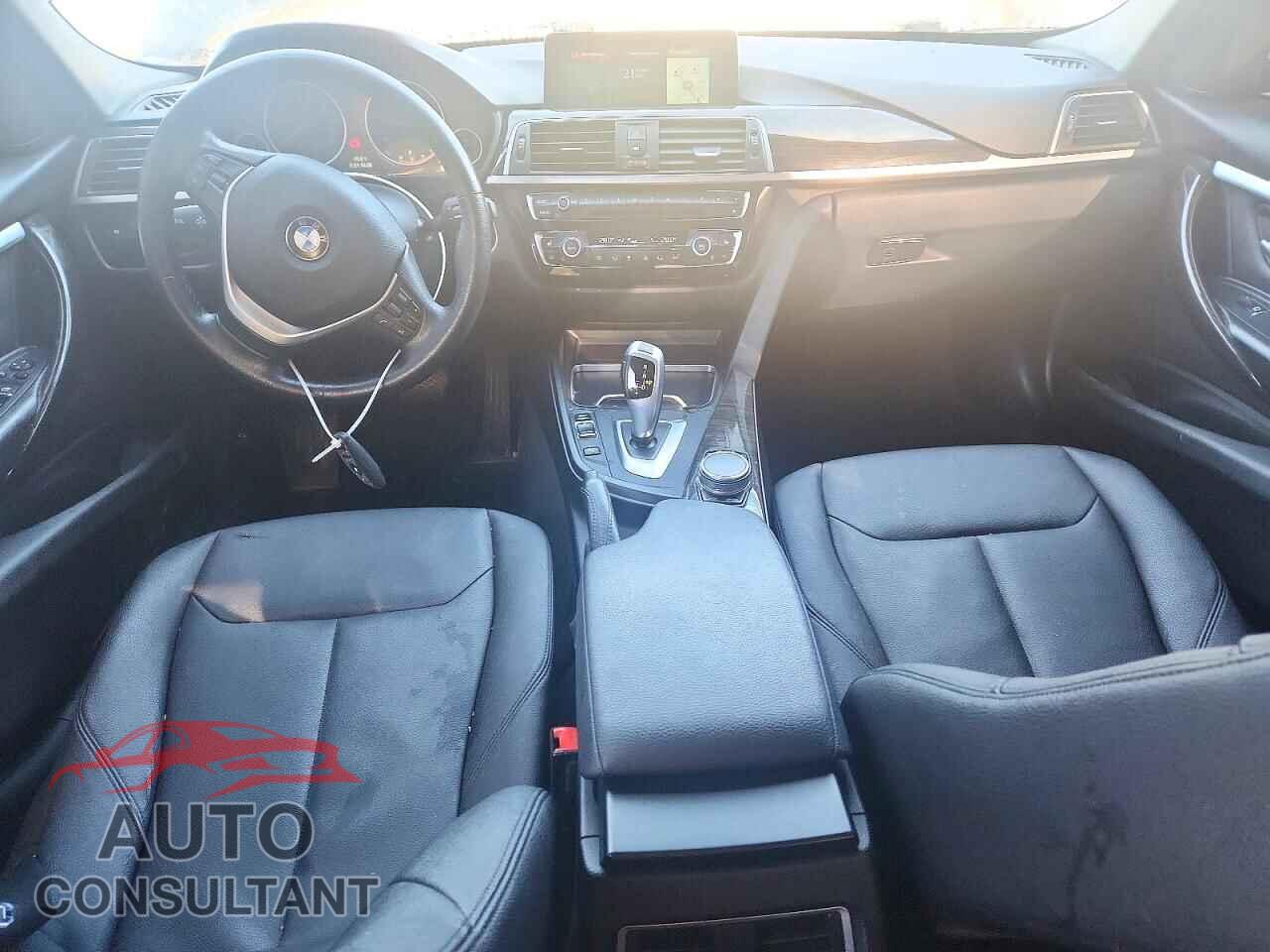 BMW 3 SERIES 2017 - WBA8A3C3XHK692630