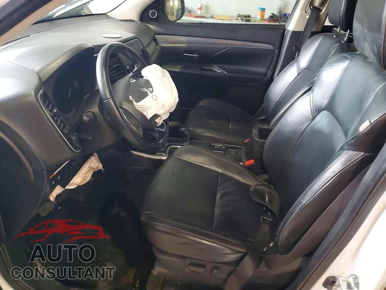 MITSUBISHI OUTLANDER 2019 - JA4AD3A30KZ039389