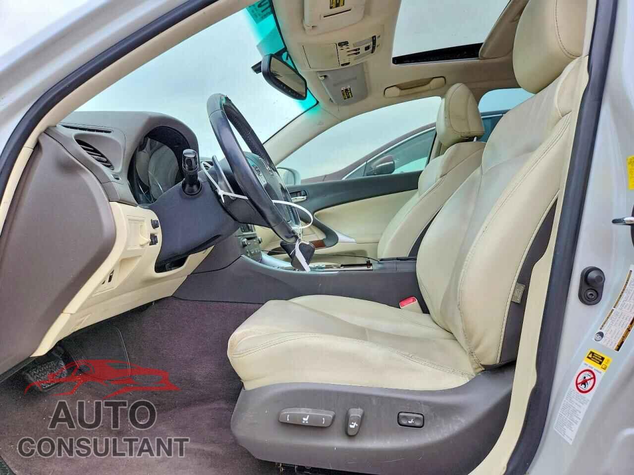 LEXUS IS 2011 - JTHBF5C24B5136038