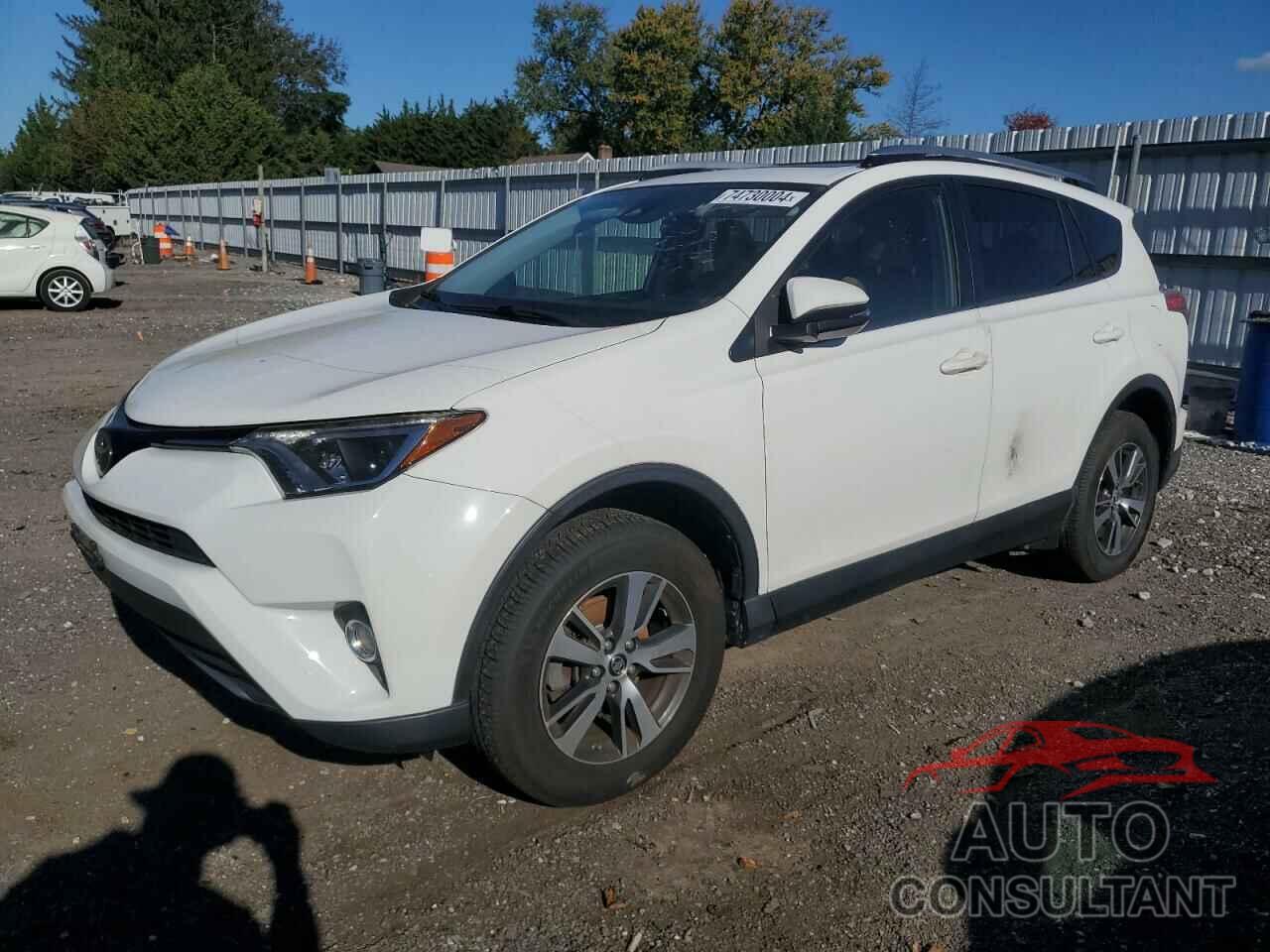 TOYOTA RAV4 2017 - JTMWFREV6HJ117525