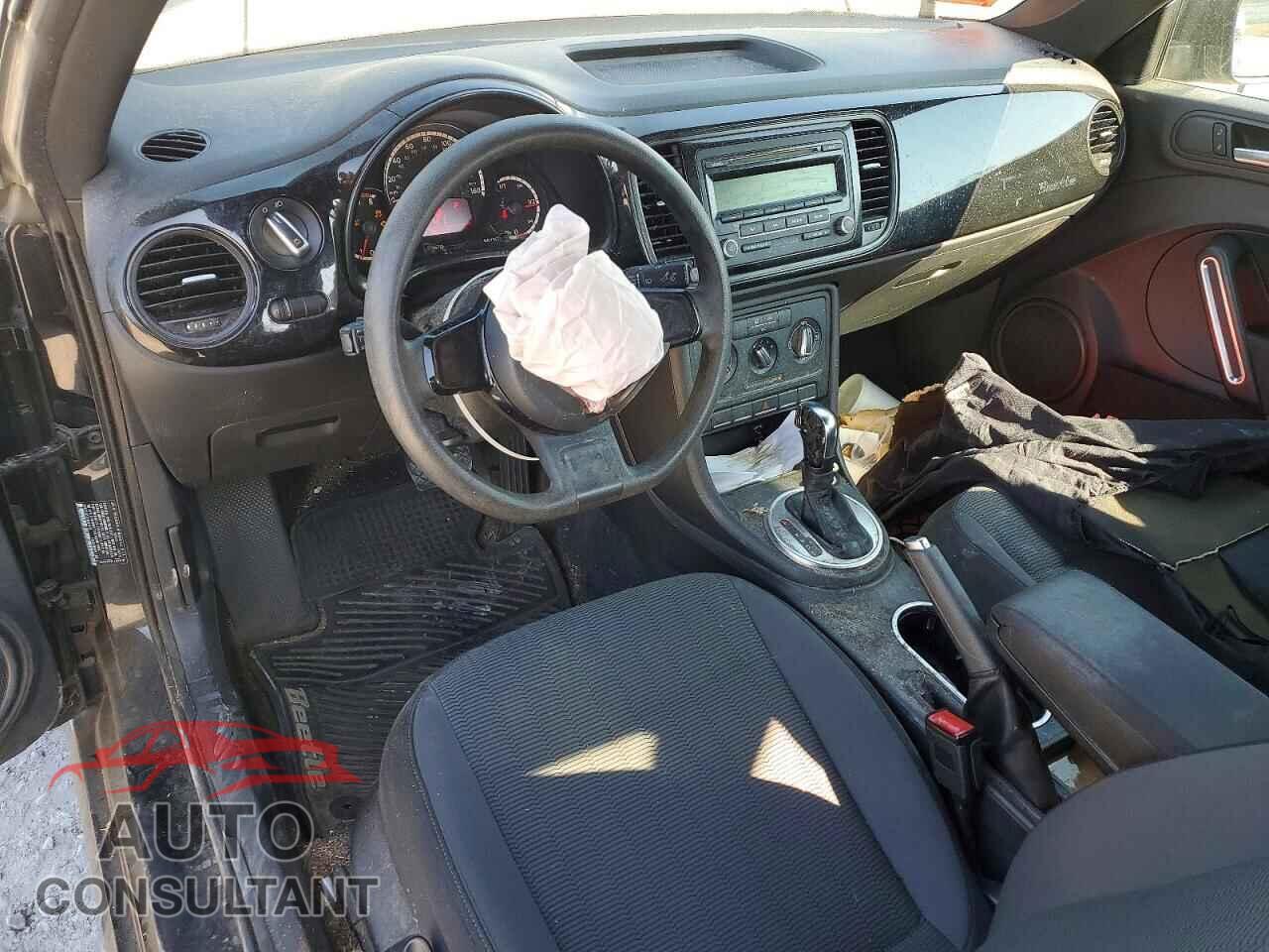 VOLKSWAGEN BEETLE 2013 - 3VWFP7AT5DM688875