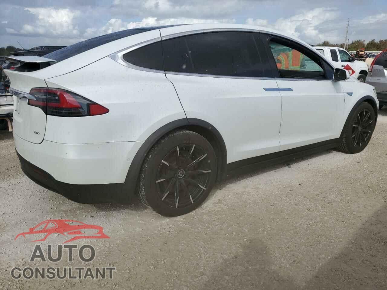 TESLA MODEL X 2016 - 5YJXCBE21GF019518
