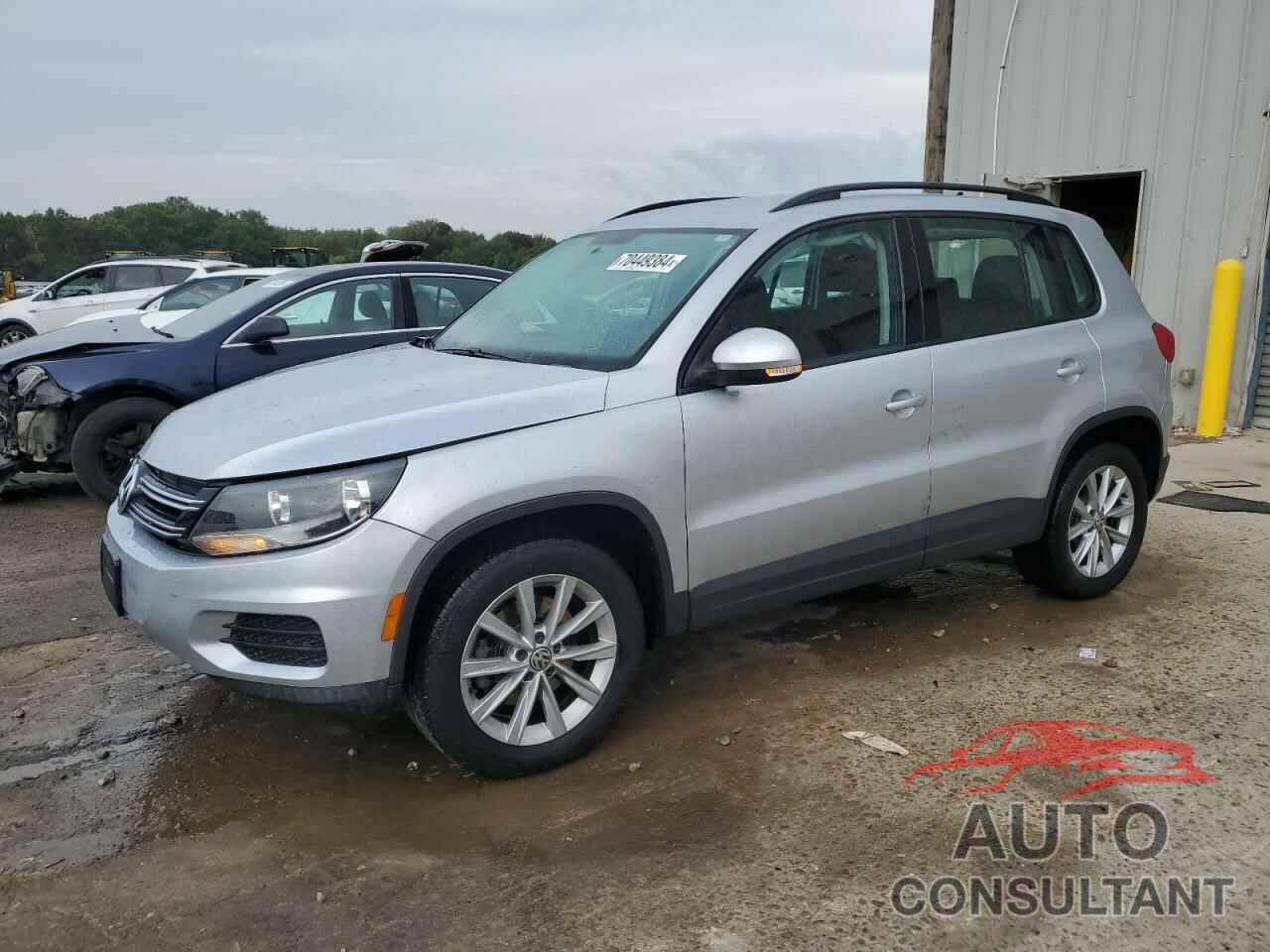 VOLKSWAGEN TIGUAN 2017 - WVGBV7AX1HK051193