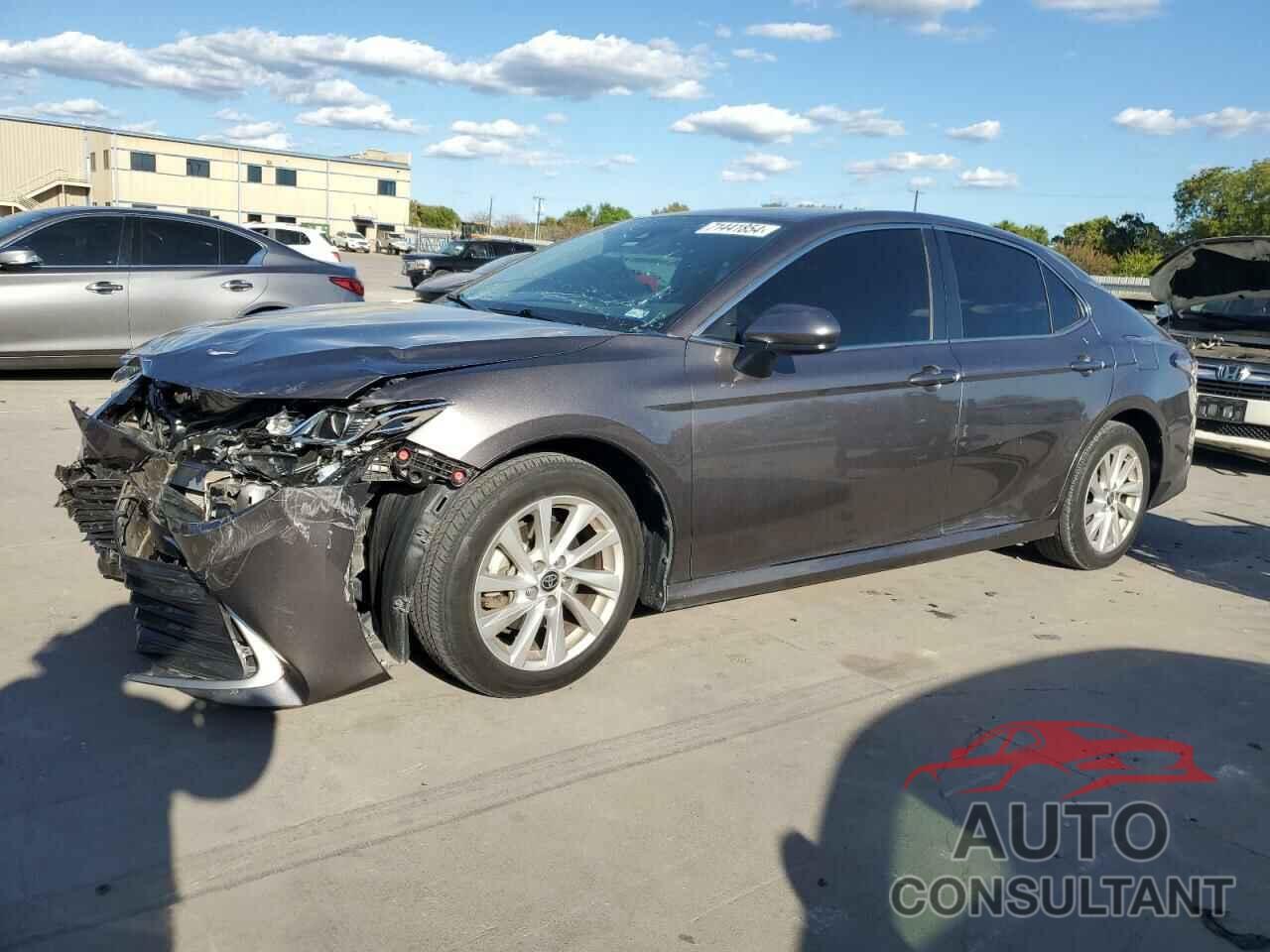 TOYOTA CAMRY 2021 - 4T1C11AK4MU579231