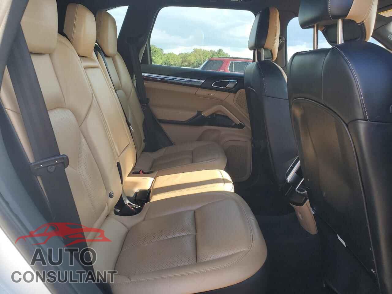 PORSCHE CAYENNE 2016 - WP1AA2A28GLA02499