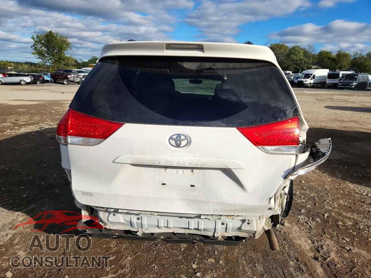 TOYOTA SIENNA 2013 - 5TDKK3DC8DS362301