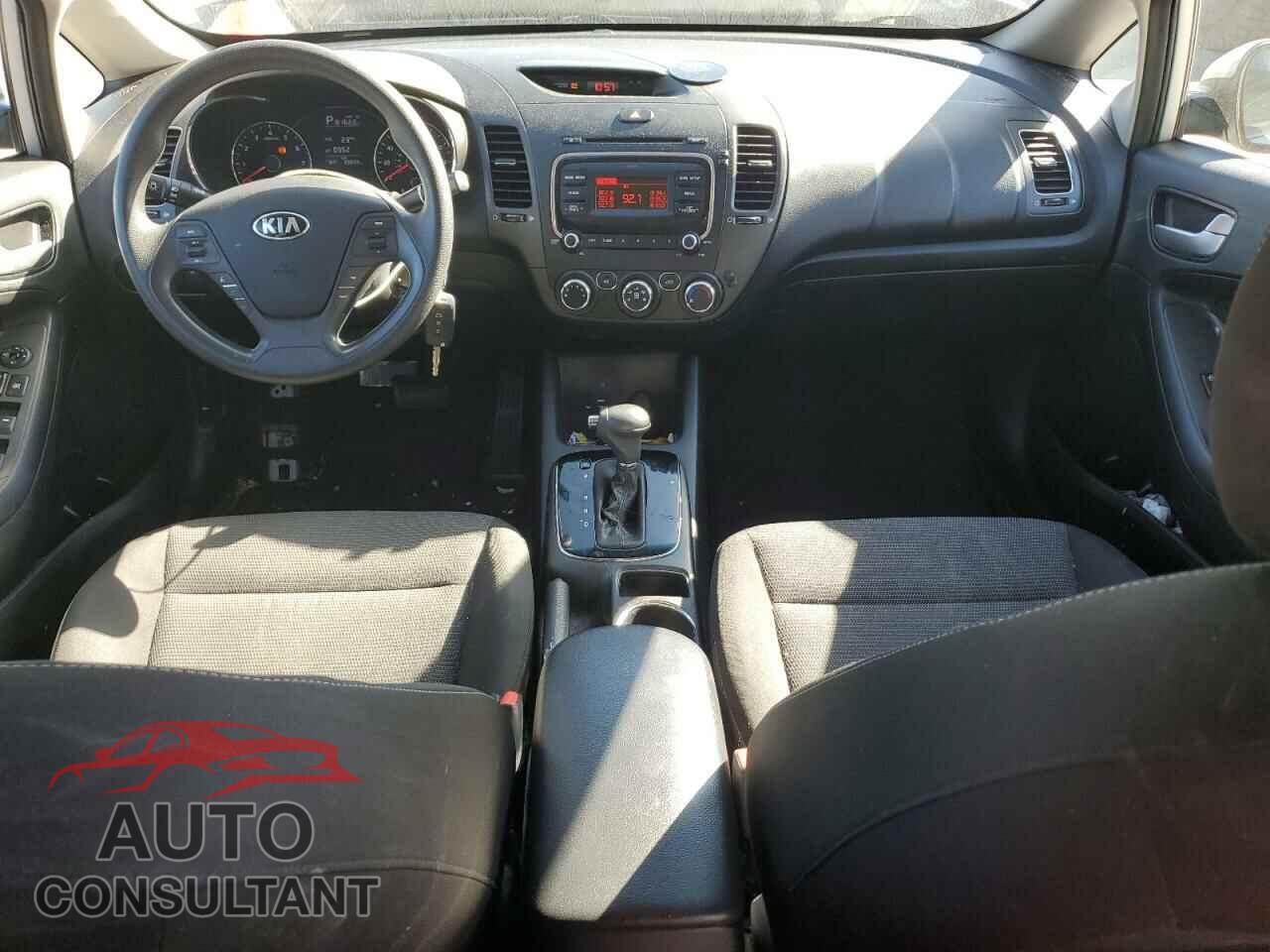 KIA FORTE 2017 - 3KPFK4A74HE140899