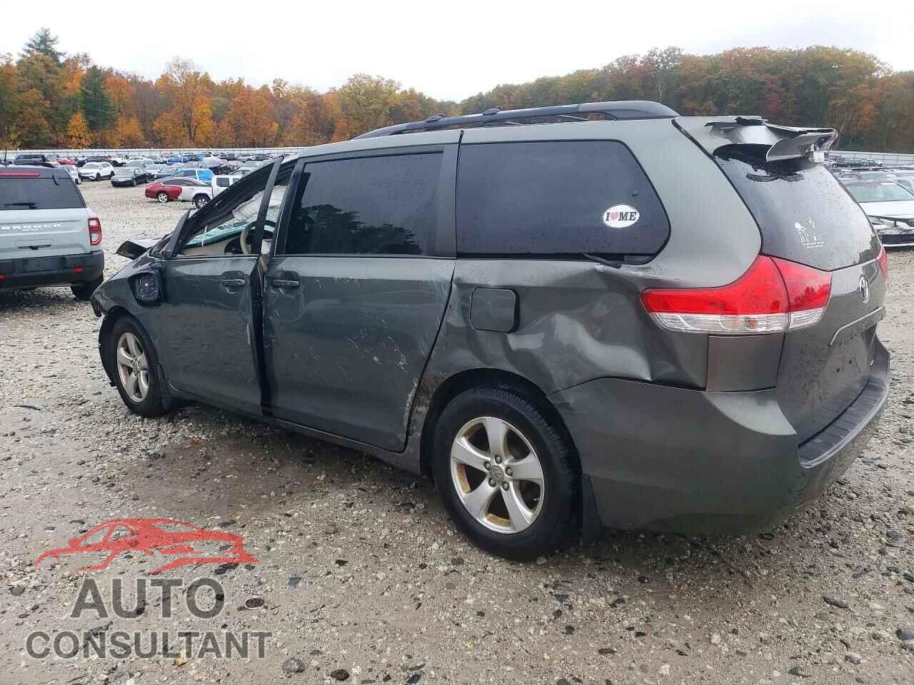 TOYOTA SIENNA 2011 - 5TDKK3DC1BS127316