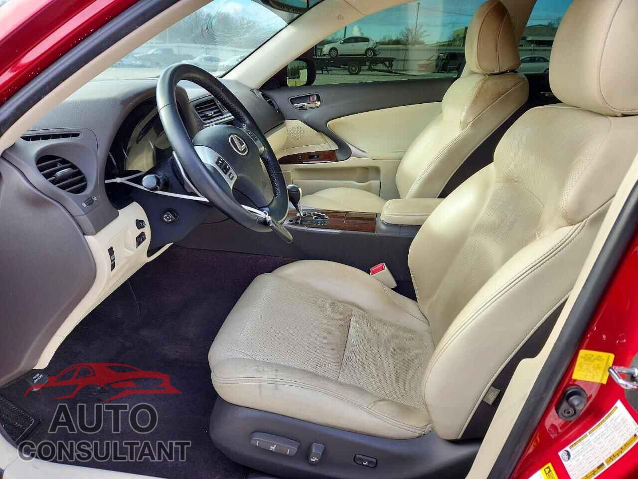 LEXUS IS 2011 - JTHCF5C20B5049614