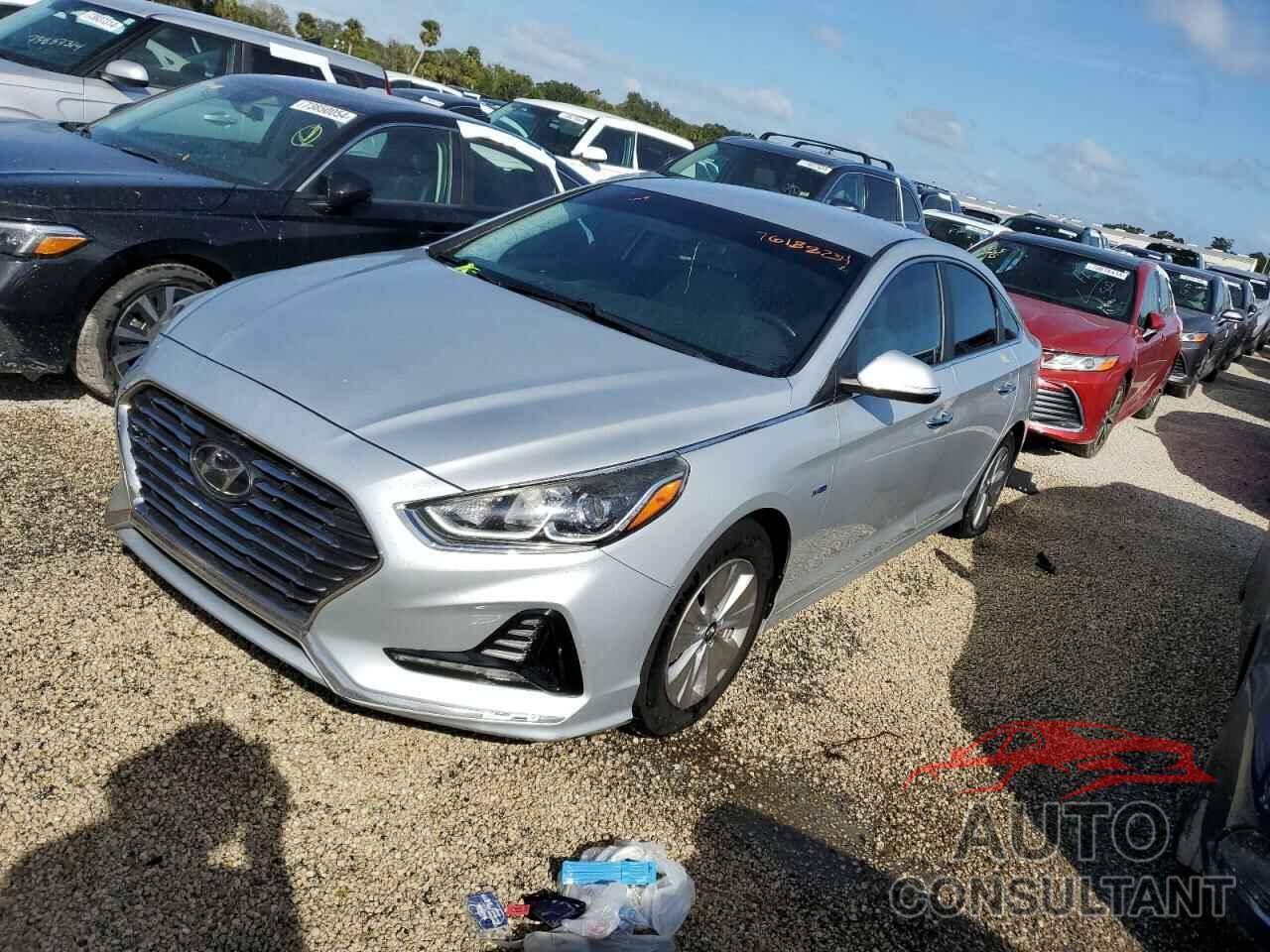 HYUNDAI SONATA 2018 - KMHE24L35JA082246