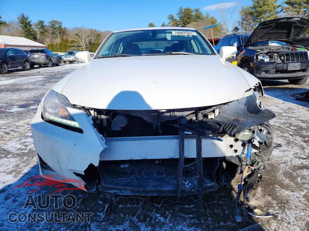 LEXUS IS 2012 - JTHCF5C28C5056733