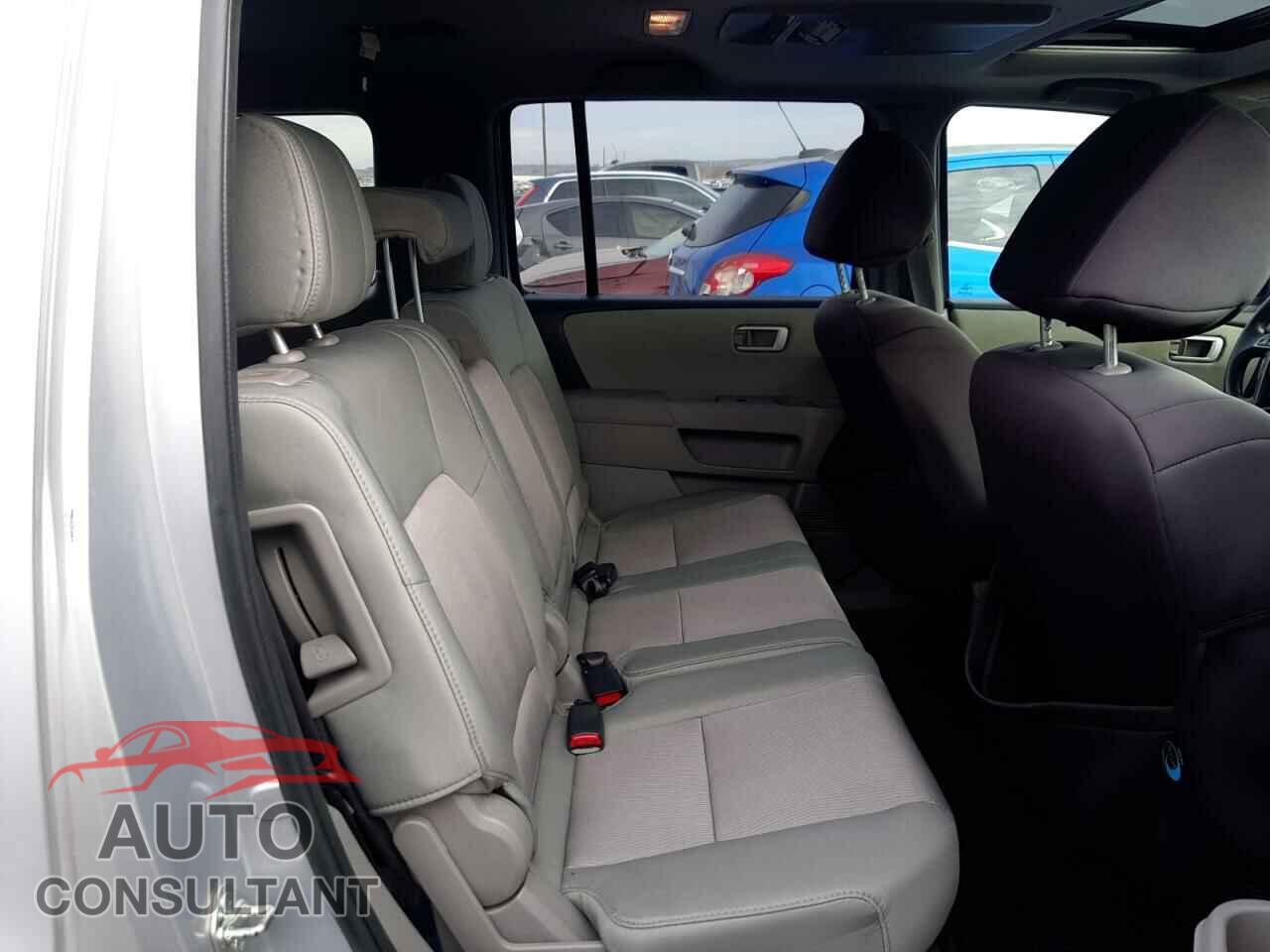 HONDA PILOT 2015 - 5FNYF3H3XFB004813
