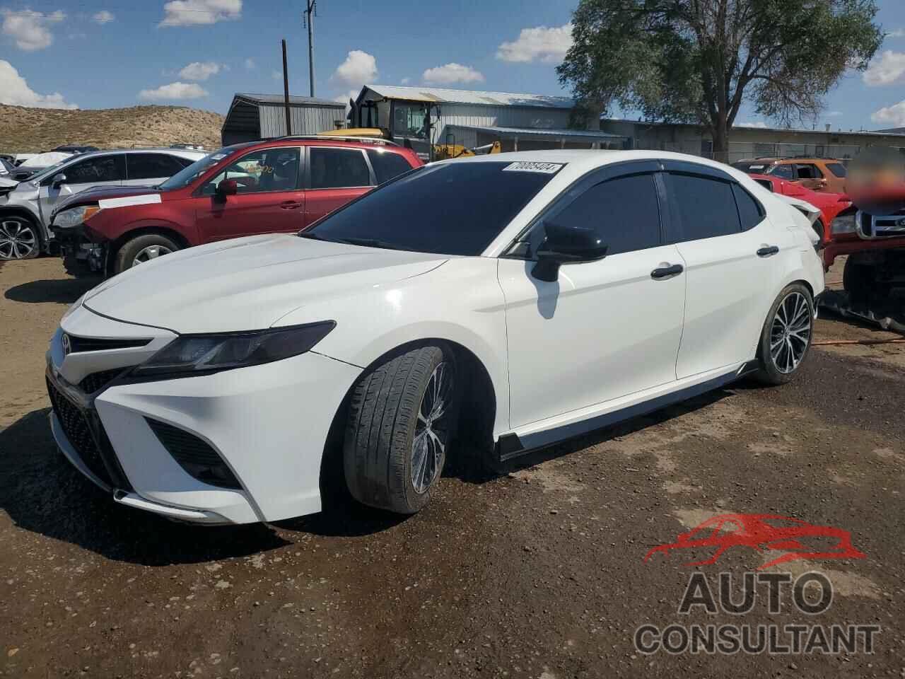 TOYOTA CAMRY 2018 - 4T1B11HK0JU099703