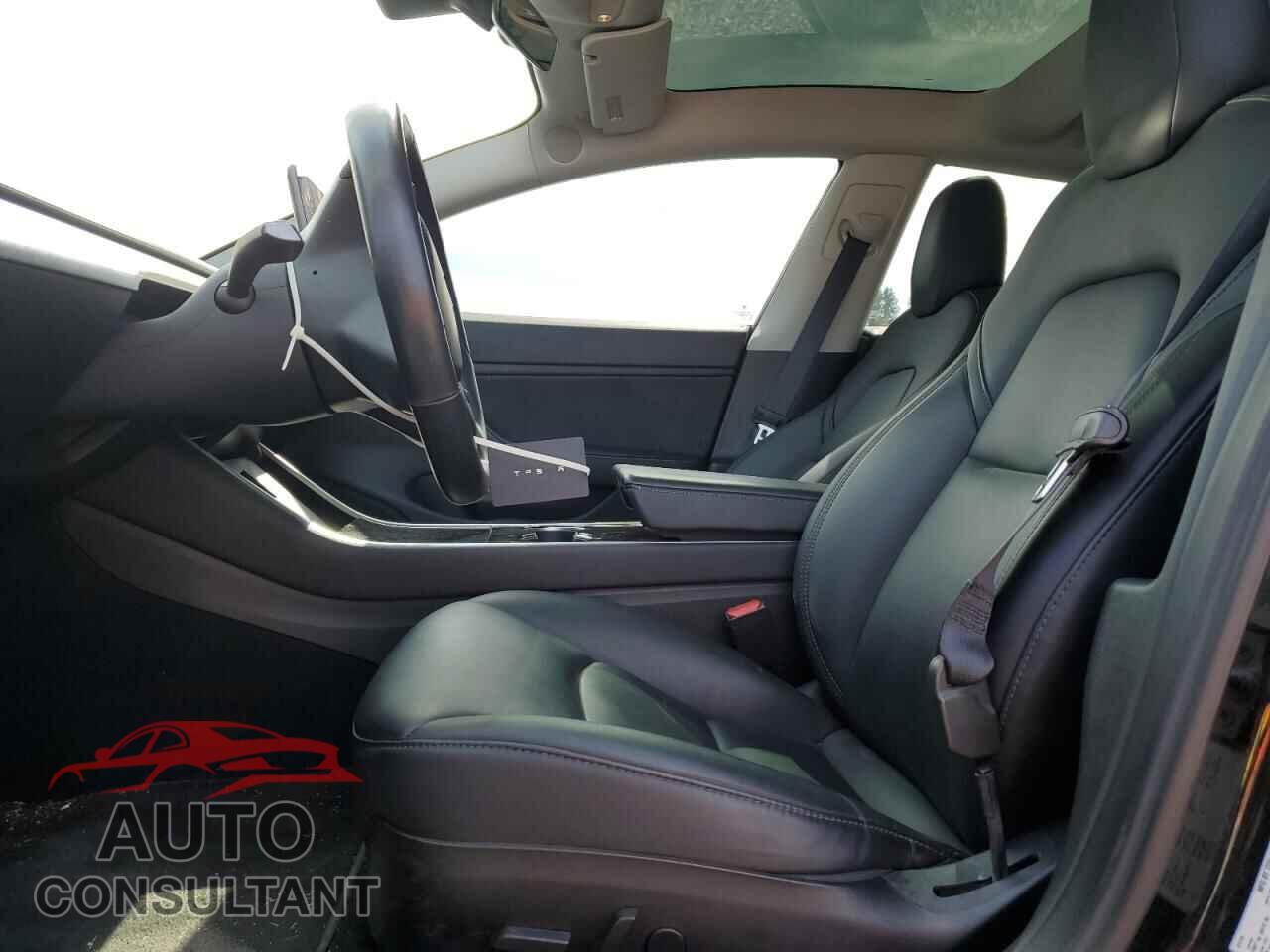 TESLA MODEL 3 2019 - 5YJ3E1EB0KF199098