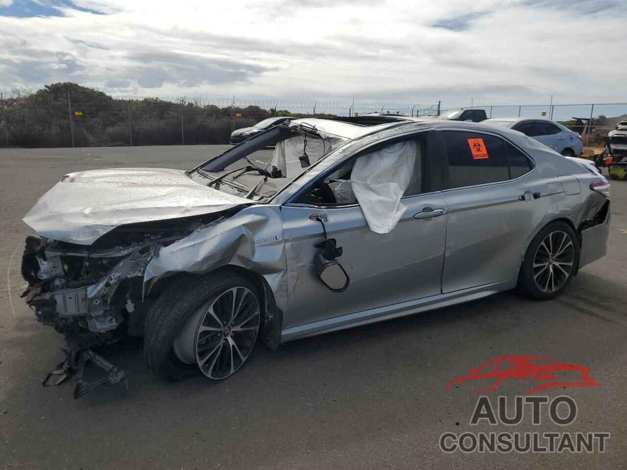 TOYOTA CAMRY 2018 - 4T1B21HK5JU504984