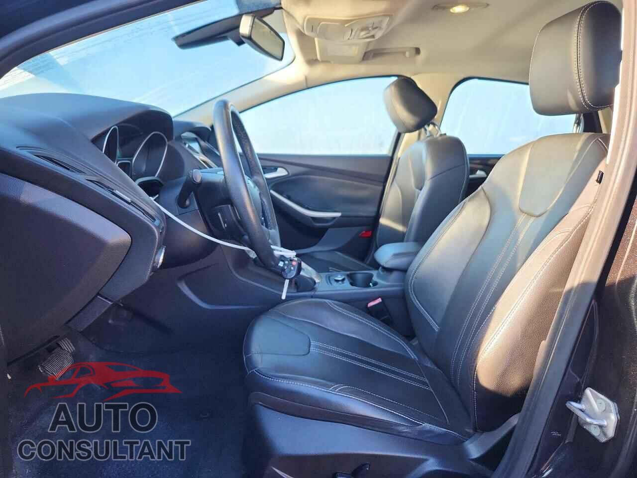 FORD FOCUS 2012 - 1FAHP3M24CL292417
