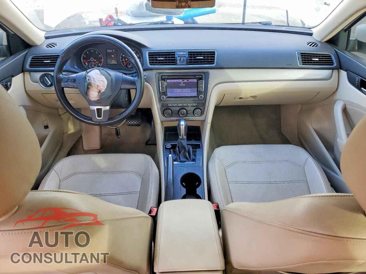 VOLKSWAGEN PASSAT 2015 - 1VWAT7A32FC085120