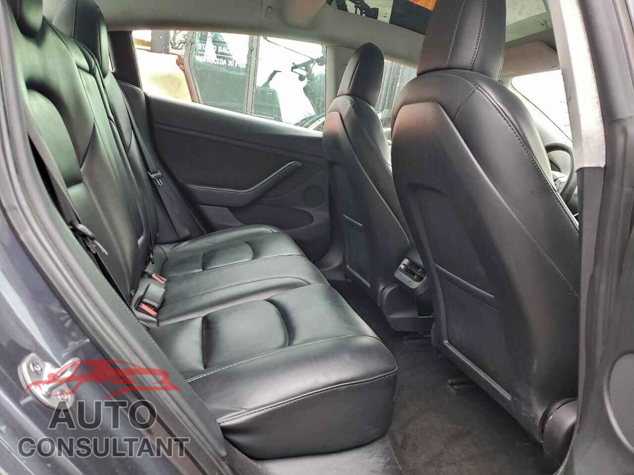TESLA MODEL 3 2022 - 5YJ3E1EA9NF372502