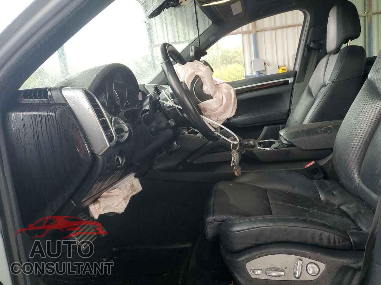PORSCHE CAYENNE 2016 - WP1AB2A2XGLA93014