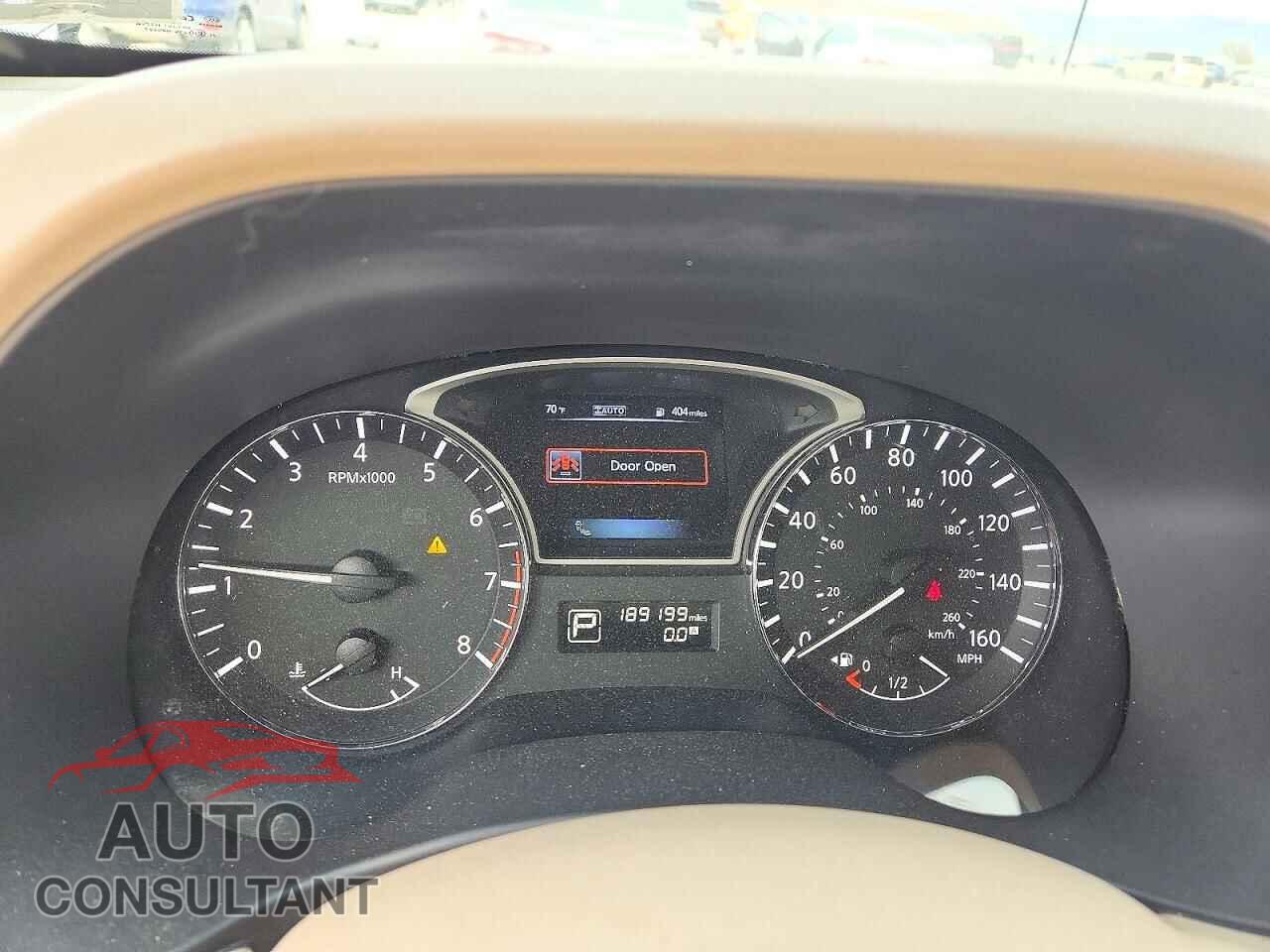 NISSAN PATHFINDER 2015 - 5N1AR2MM8FC611920