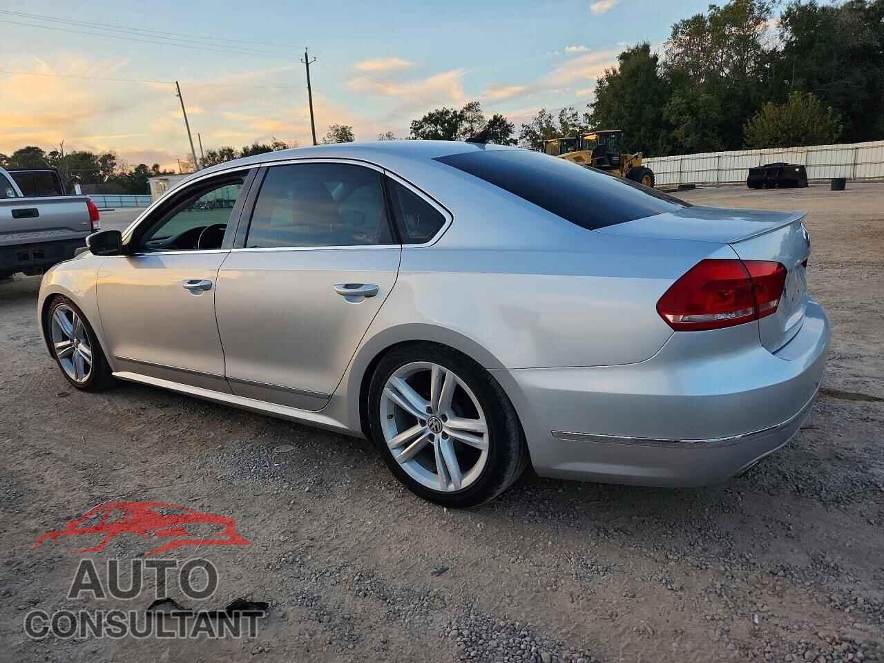 VOLKSWAGEN PASSAT 2013 - 1VWCN7A37DC062075