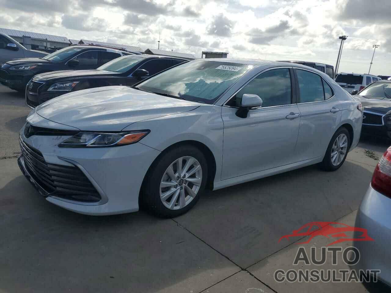 TOYOTA CAMRY 2022 - 4T1R11AK1NU015838