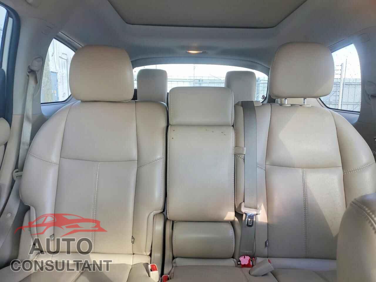 NISSAN PATHFINDER 2017 - 5N1DR2MN7HC657358