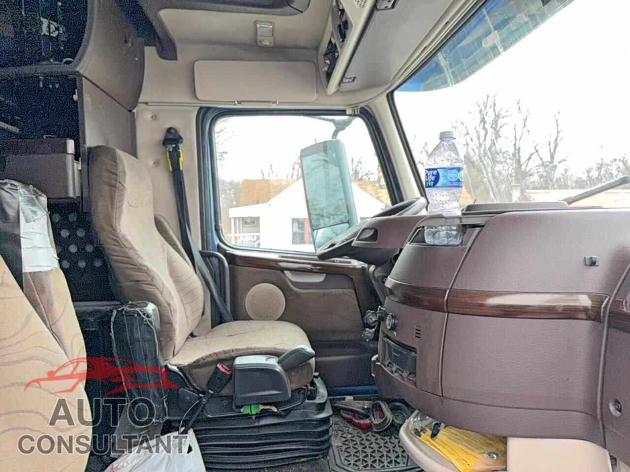 VOLVO VN 2017 - 4V4NC9EH5HN973376