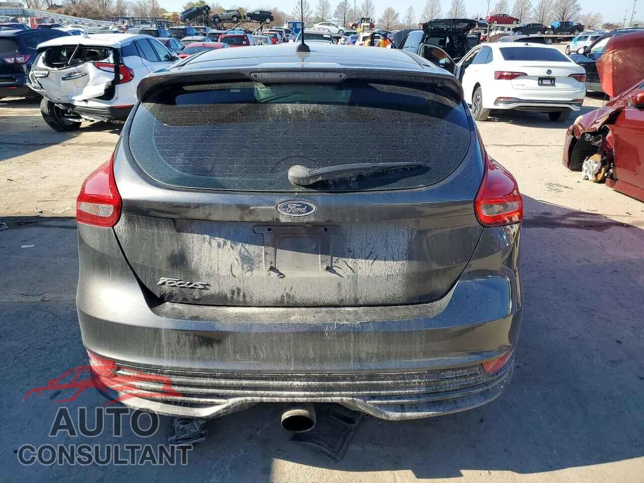 FORD FOCUS 2018 - 1FADP3L95JL229949