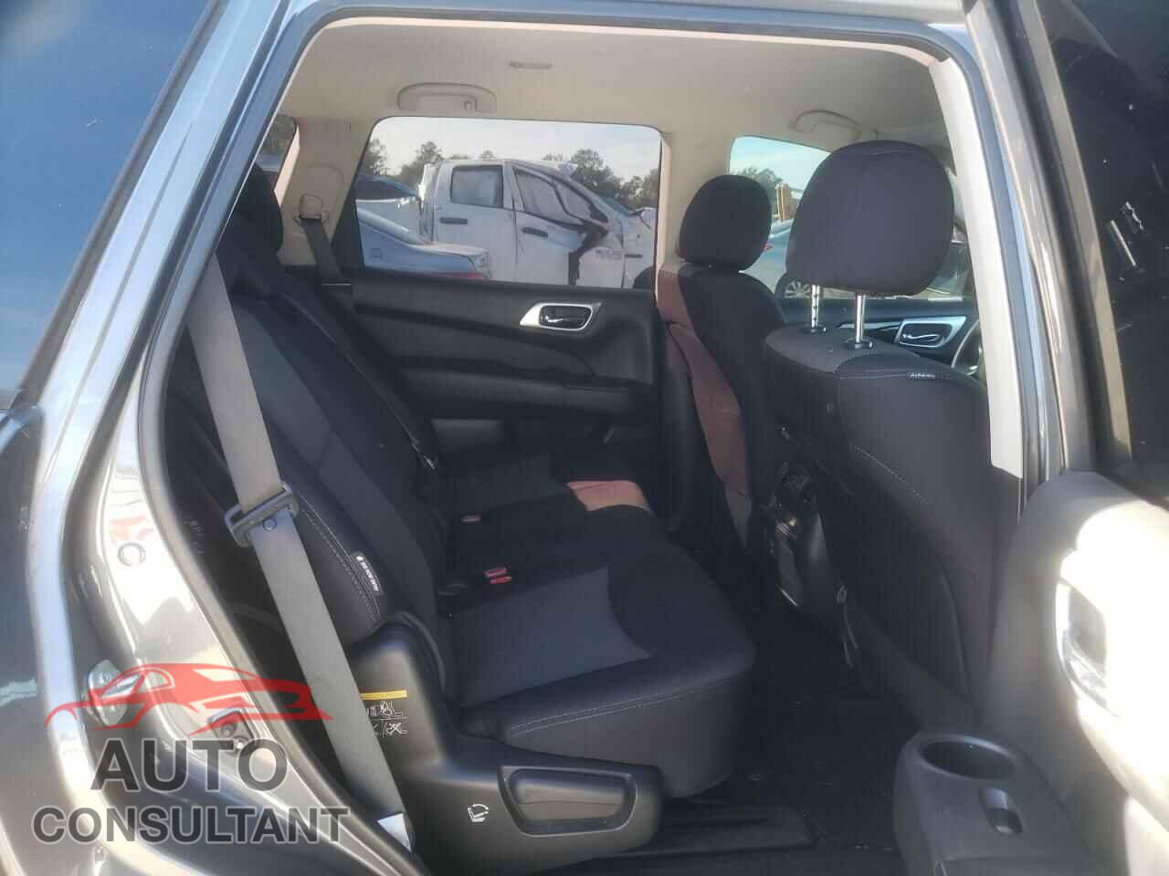 NISSAN PATHFINDER 2018 - 5N1DR2MN7JC645989
